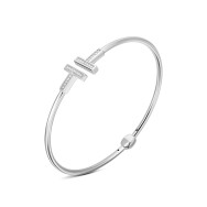 Срібний жорсткий браслет з фіанітами (B38308)